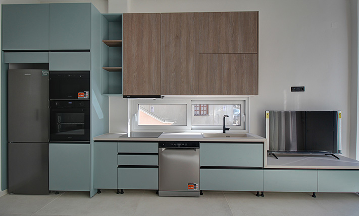 A BRIGHT & JUST RENOVATED STUDIO APARTMENT