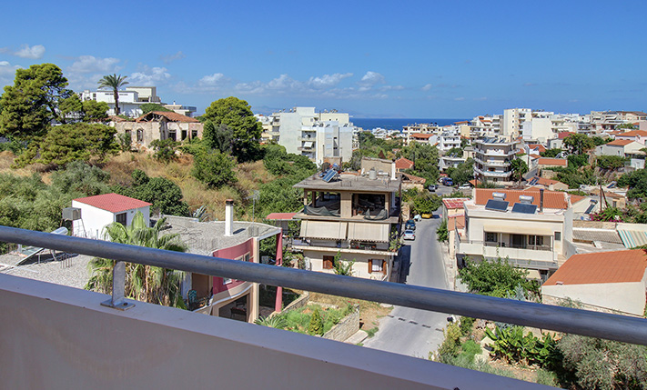 LARGE BALCONIES & UNOBSTRUCTED SEA VIEWS