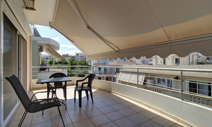 LARGE BALCONIES & UNOBSTRUCTED SEA VIEWS