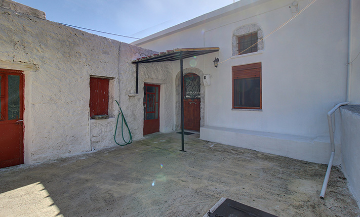 TRADITIONAL STONE HOUSE IN TRANQUIL VILLAGE