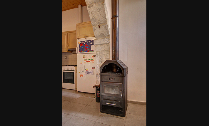TRADITIONAL STONE HOUSE IN TRANQUIL VILLAGE