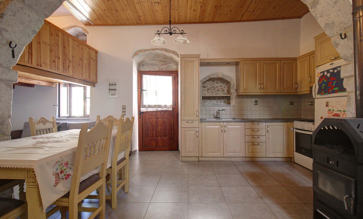 TRADITIONAL STONE HOUSE IN TRANQUIL VILLAGE