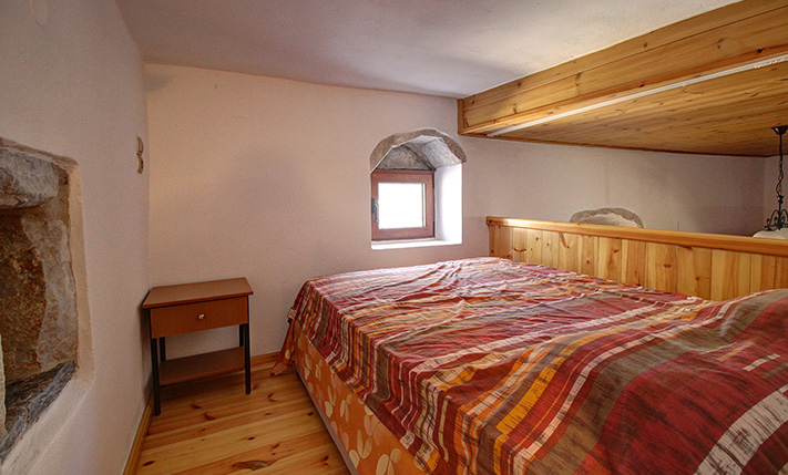 TRADITIONAL STONE HOUSE IN TRANQUIL VILLAGE