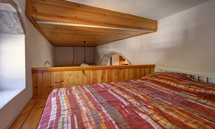 TRADITIONAL STONE HOUSE IN TRANQUIL VILLAGE