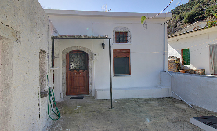 TRADITIONAL STONE HOUSE IN TRANQUIL VILLAGE
