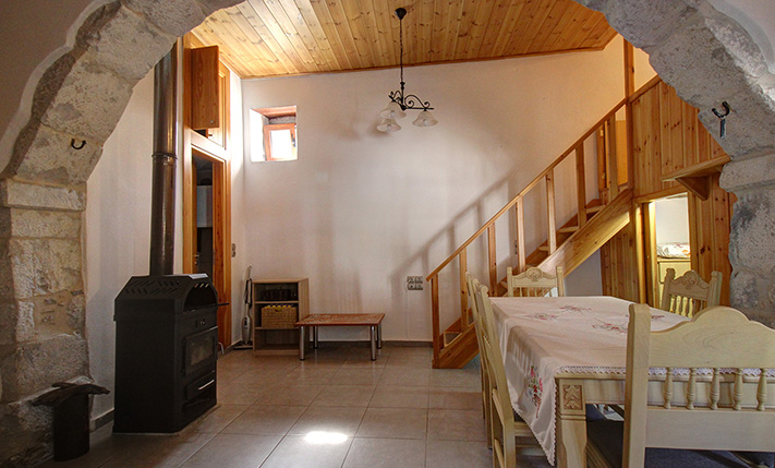 TRADITIONAL STONE HOUSE IN TRANQUIL VILLAGE