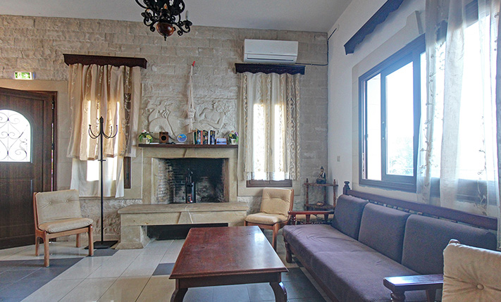 NEAR THE BEACH WITH THE USE OF A SHARED POOL