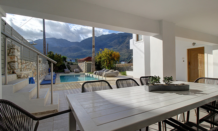 WITH A SHARED POOL & VIEWS OVER KOURNAS LAKE