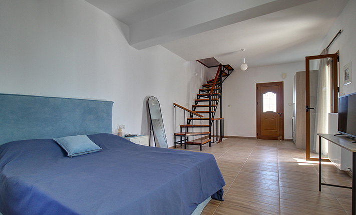 WITH A SHARED POOL & VIEWS OVER KOURNAS LAKE