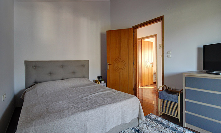 WITH A SHARED POOL & VIEWS OVER KOURNAS LAKE