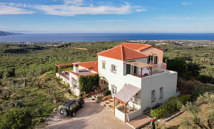 VILLA IN LUXURIOUS POSITION