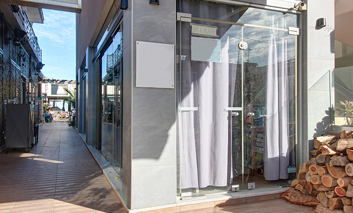 READY-TO-USE PERFECT FOR AN OFFICE OR RETAIL