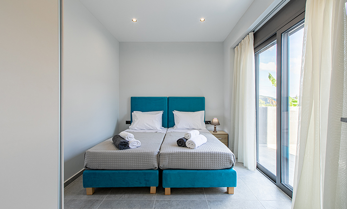 GROUND-LEVEL APT WITH A PRIVATE SWIMMING POOL