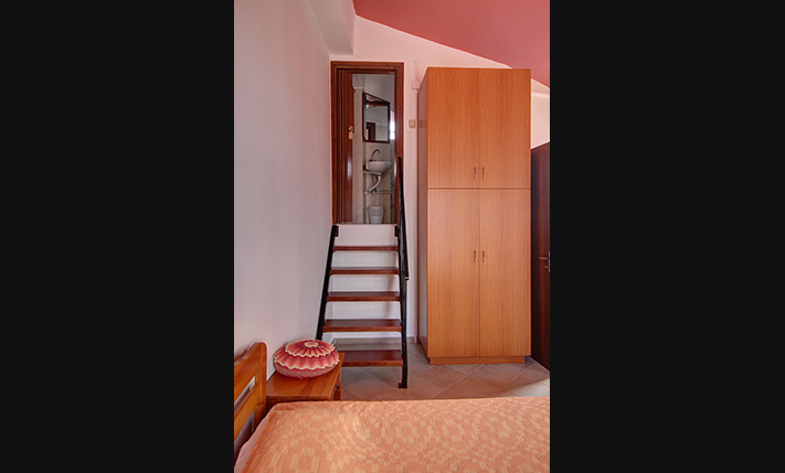 TRADITIONAL HOUSE IN A QUIET ALLEY