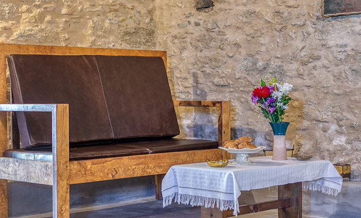 HISTORIC DETACHED BUILDING WITH GARDEN & VIEWS