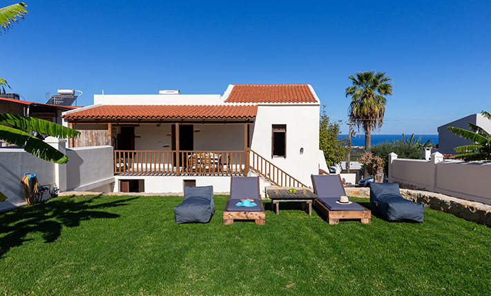 HISTORIC DETACHED BUILDING WITH GARDEN & VIEWS
