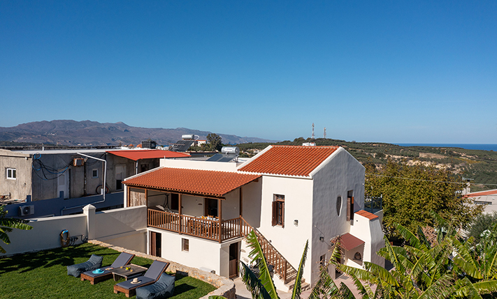 HISTORIC DETACHED BUILDING WITH GARDEN & VIEWS