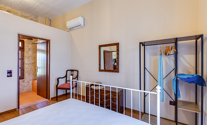 HISTORIC DETACHED BUILDING WITH GARDEN & VIEWS