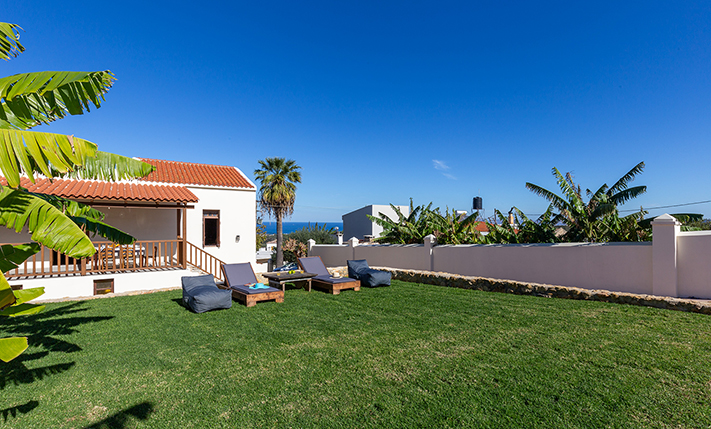 HISTORIC DETACHED BUILDING WITH GARDEN & VIEWS
