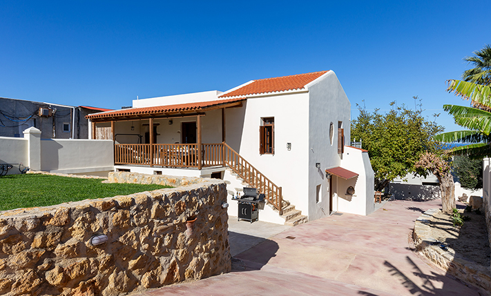 HISTORIC DETACHED BUILDING WITH GARDEN & VIEWS