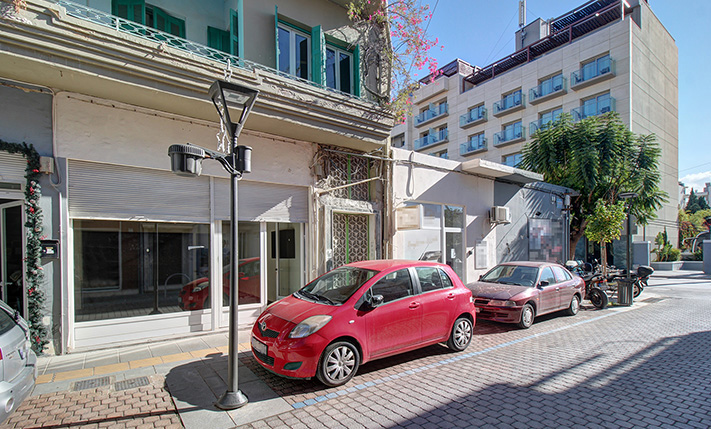 CENTRAL POINT ON A LOW-TRAFFIC STREET