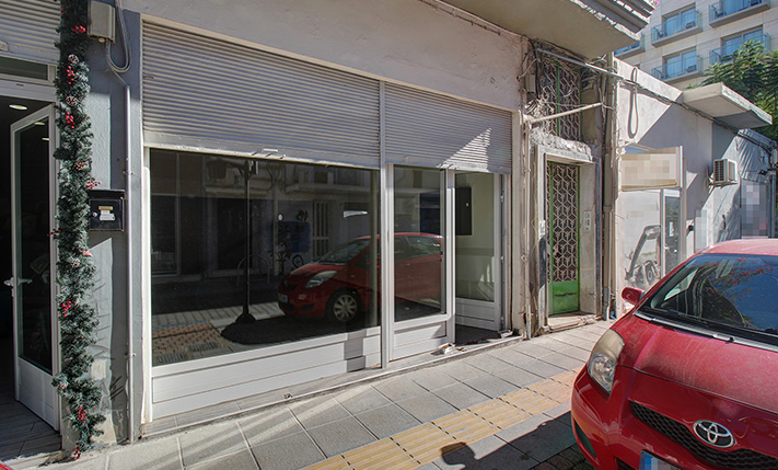 CENTRAL POINT ON A LOW-TRAFFIC STREET