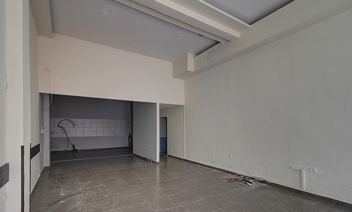 CENTRAL POINT ON A LOW-TRAFFIC STREET