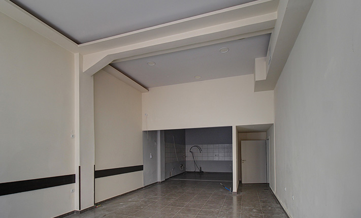 CENTRAL POINT ON A LOW-TRAFFIC STREET