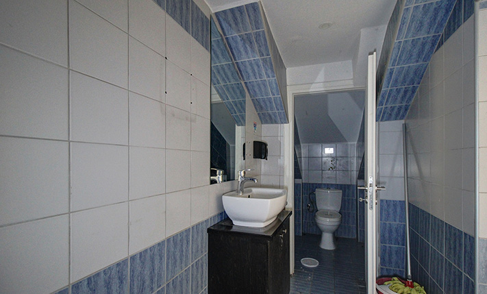 CENTRAL POINT ON A LOW-TRAFFIC STREET