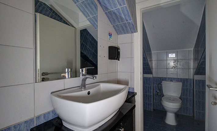 CENTRAL POINT ON A LOW-TRAFFIC STREET