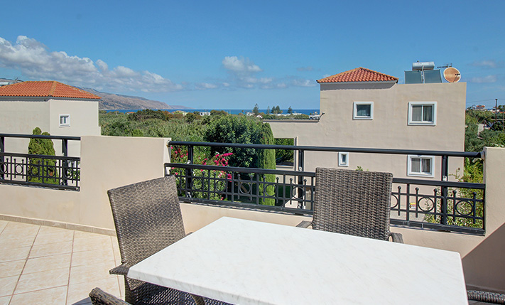 DETACHED WITH A PRIVATE SW. POOL NEAR THE BEACH