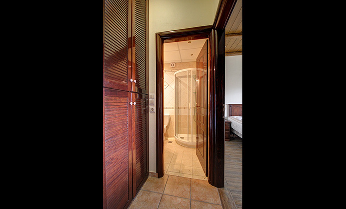 ΑPARTMENT WITH A ROOF TERRACE