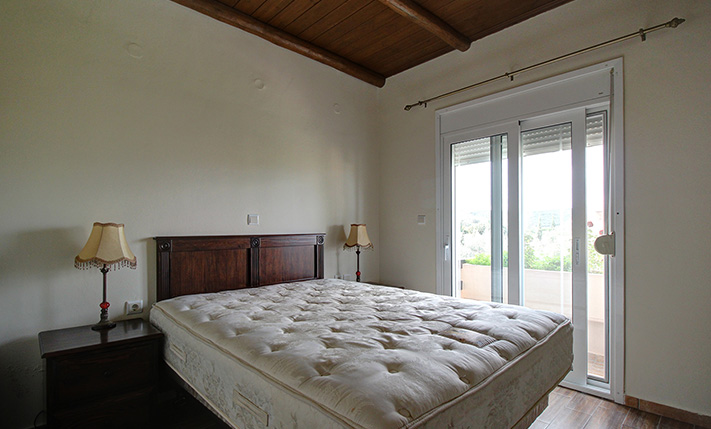 ΑPARTMENT WITH A ROOF TERRACE