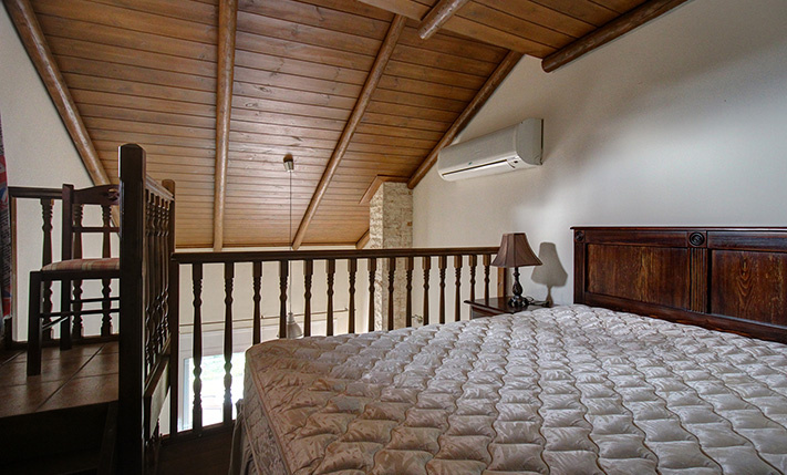 ΑPARTMENT WITH A ROOF TERRACE