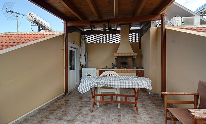 ΑPARTMENT WITH A ROOF TERRACE