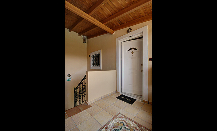 ΑPARTMENT WITH A ROOF TERRACE