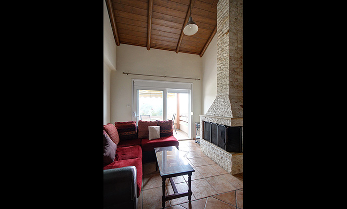 ΑPARTMENT WITH A ROOF TERRACE