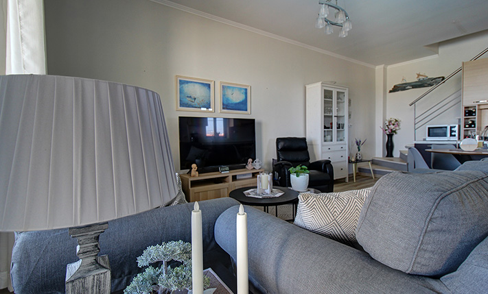 IN A RESIDENTIAL COMPLEX THAT OVERLOOKS THE SEA