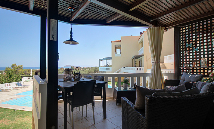 IN A RESIDENTIAL COMPLEX THAT OVERLOOKS THE SEA