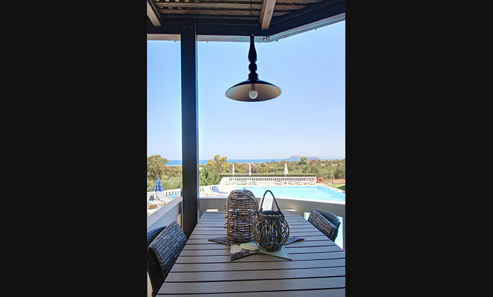 IN A RESIDENTIAL COMPLEX THAT OVERLOOKS THE SEA