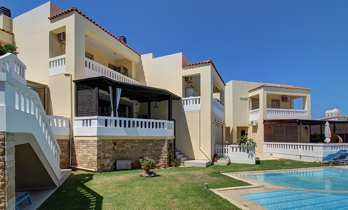 IN A RESIDENTIAL COMPLEX THAT OVERLOOKS THE SEA