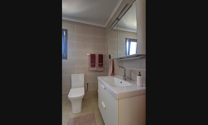 IN A RESIDENTIAL COMPLEX THAT OVERLOOKS THE SEA