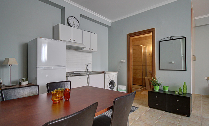 IN A RESIDENTIAL COMPLEX THAT OVERLOOKS THE SEA