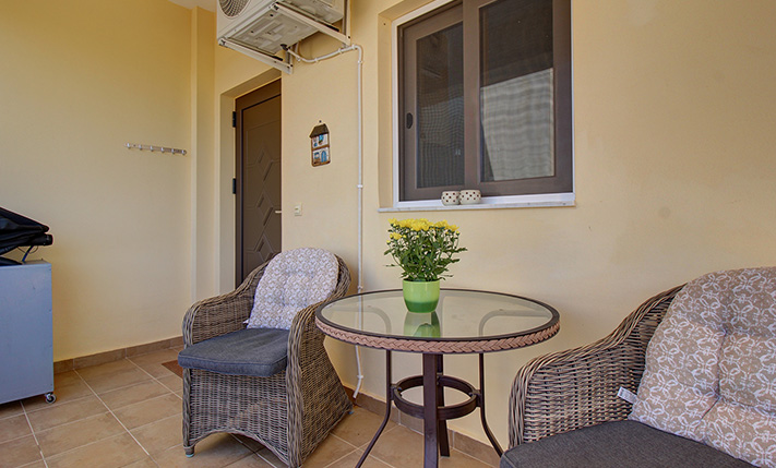 IN A RESIDENTIAL COMPLEX THAT OVERLOOKS THE SEA