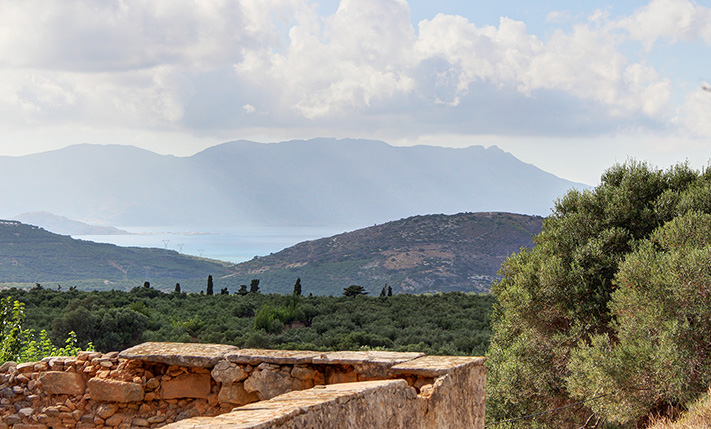 HOUSE WITH A COURTYARD AND EXCEPTIONAL VIEWS