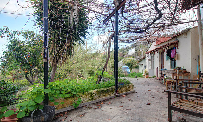 ΜΕΓΑΛΗ ΑΝΑΠΑΛΑΙΩΜΕΝΗ ΠΕΤΡΙΝΗ ΚΑΤΟΙΚΙΑ