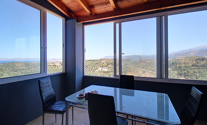 VILLA WITH POTENTIAL IN PRIME LOCATION