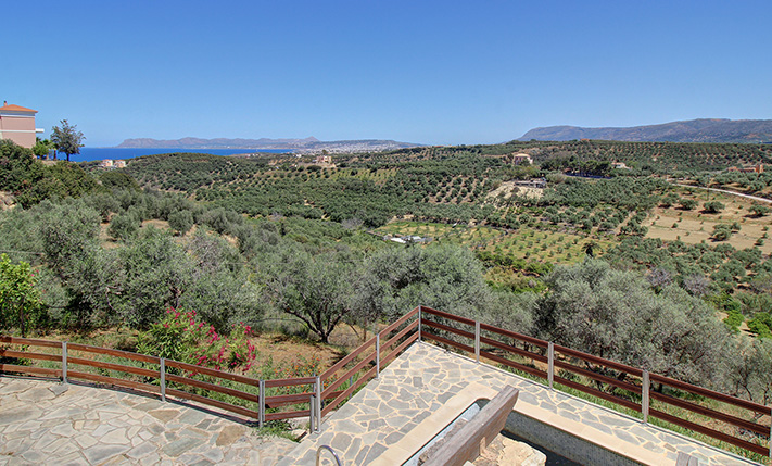 VILLA WITH POTENTIAL IN PRIME LOCATION