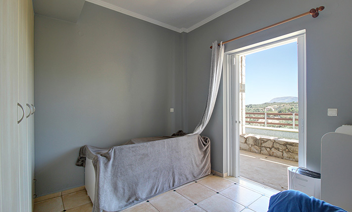 VILLA WITH POTENTIAL IN PRIME LOCATION