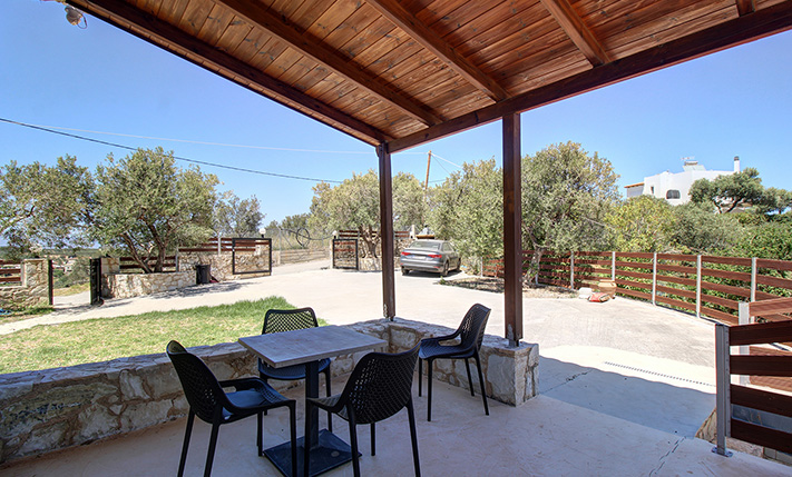 VILLA WITH POTENTIAL IN PRIME LOCATION